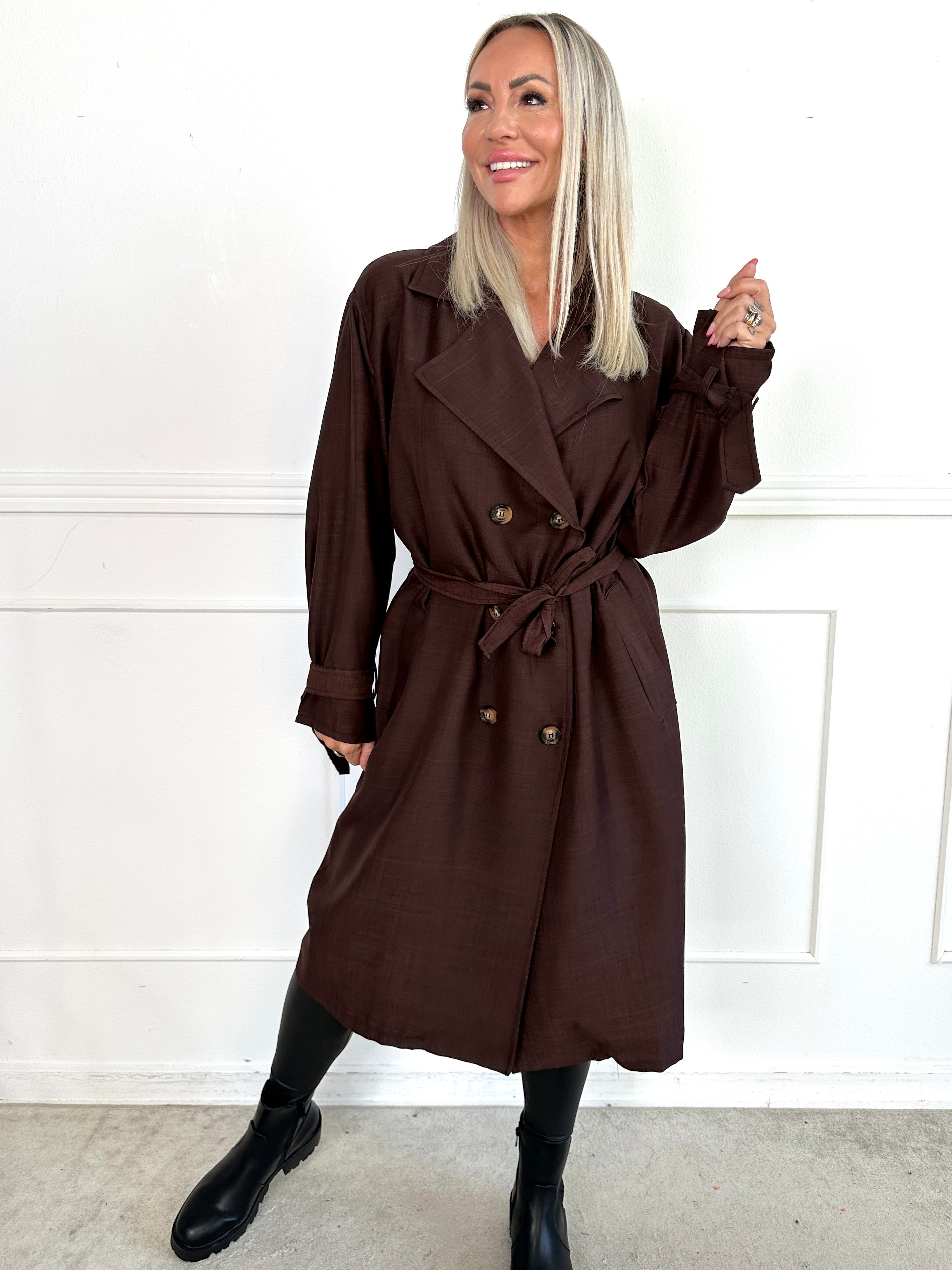 Sharpay - Let plus size trenchcoat med bindebånd